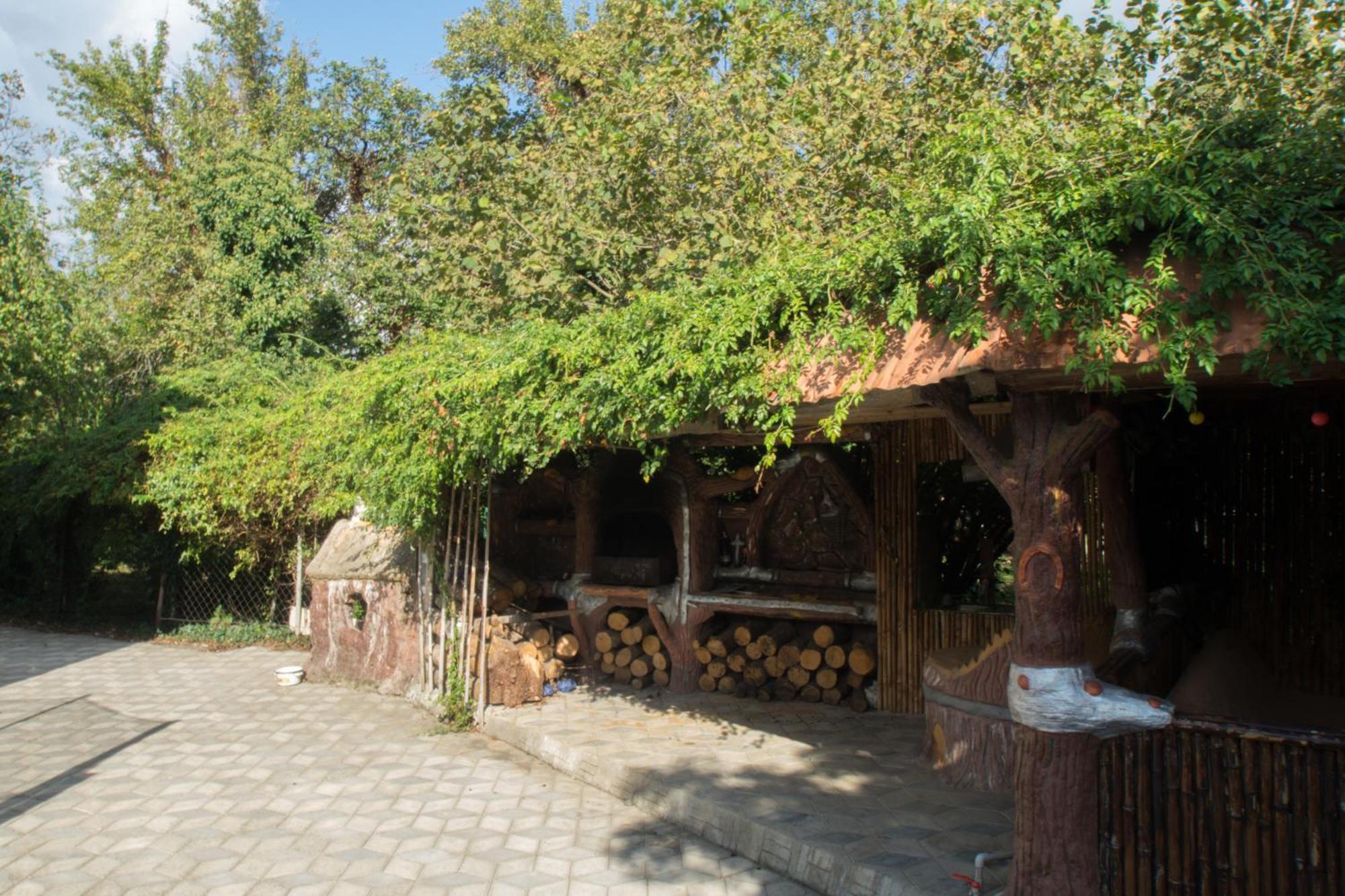 Rezo'S Ranch Apartment Samtredia Exterior foto